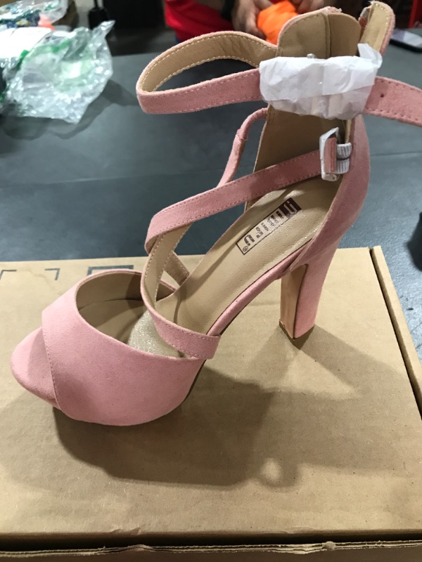 Photo 1 of 7.5 Pink Heels