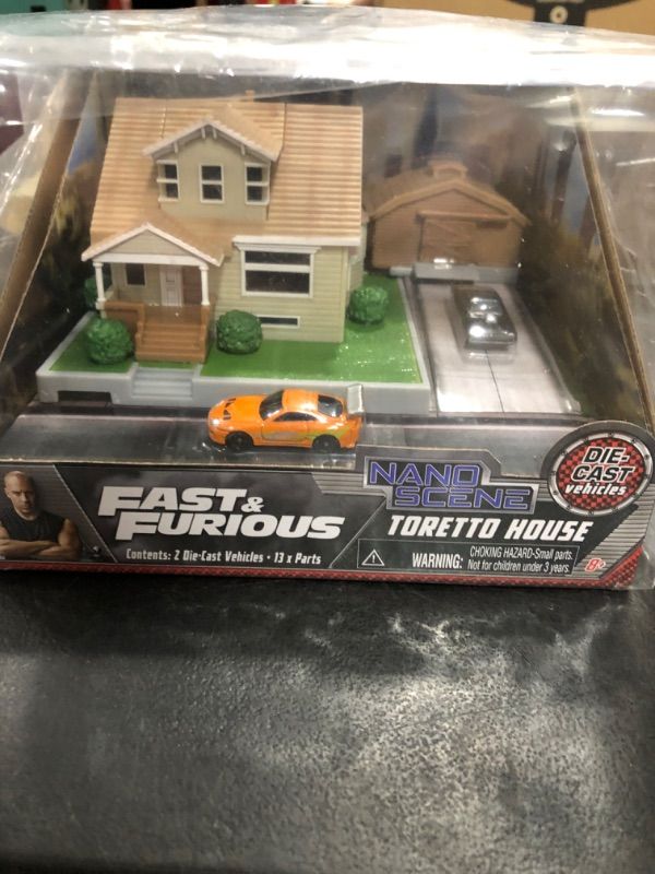 Photo 2 of Jada Toys Fast & Furious Nano Hollywood Rides Dom Toretto's House Display Diorama with Two 1.65" Die-cast Cars, Toys for Kids and Adults (33668)