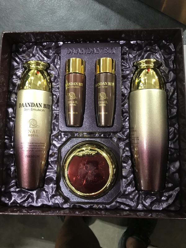 Photo 2 of [DAANDAN BIT] Korean Premium Skin Care Set Snail Mucin Extract 3 Set - Toner + Emulsion + Firming cream
