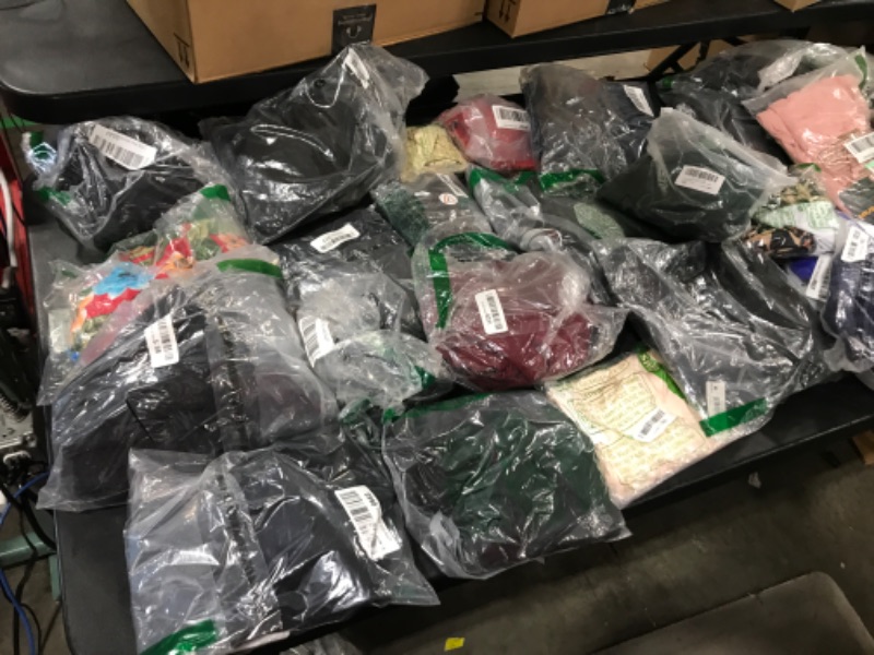 Photo 1 of VARIOUS USED CLOTHING - VARIOUS SIZES / STYLES -  SOLD AS IS 
