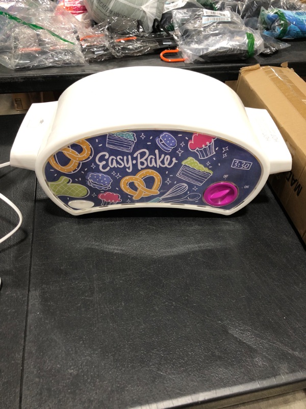 Photo 2 of Easy-Bake Ultimate Oven Creative Baking Toy