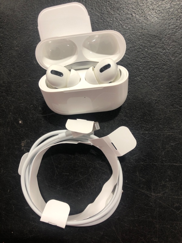 Photo 2 of Apple AirPods Pro (1st Generation)