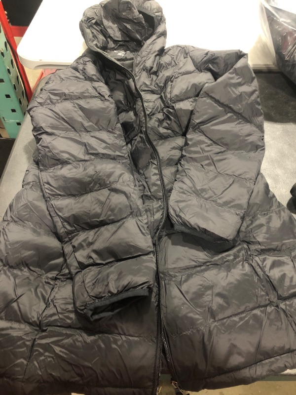 Photo 1 of Amazon Essentials Women's Lightweight Water-Resistant Hooded Puffer Coat Size L

