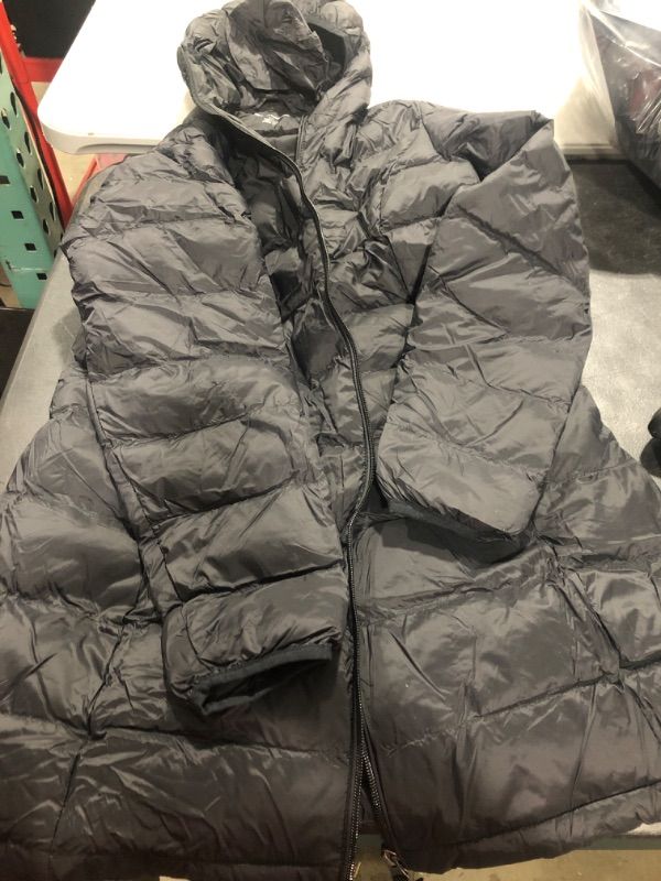 Photo 1 of Amazon Essentials Women's Lightweight Water-Resistant Hooded Puffer Coat Size Small
