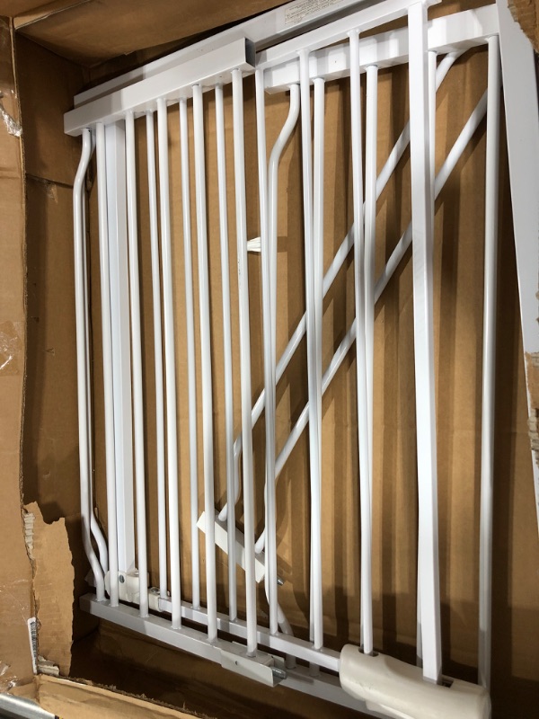 Photo 1 of 32in white baby/pet gate