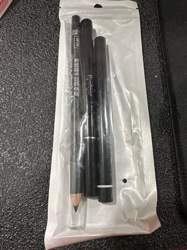 Photo 2 of 
ETEDES 3 Different Precision Liquid Eyeliners;Long Lasting,Waterproof,[3-in-1] Eyeliner *3; Black #-0605001