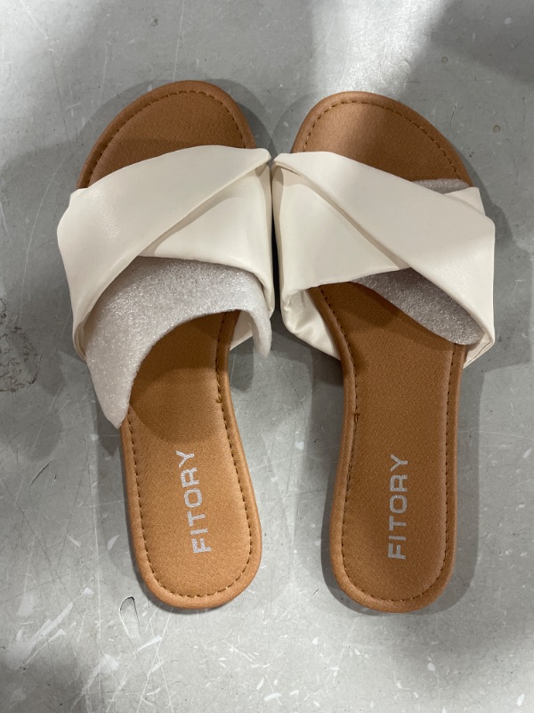 Photo 2 of FITORY Women's Flat Sandals Fashion Slides With Soft Leather Slippers for Summer Size 9 
