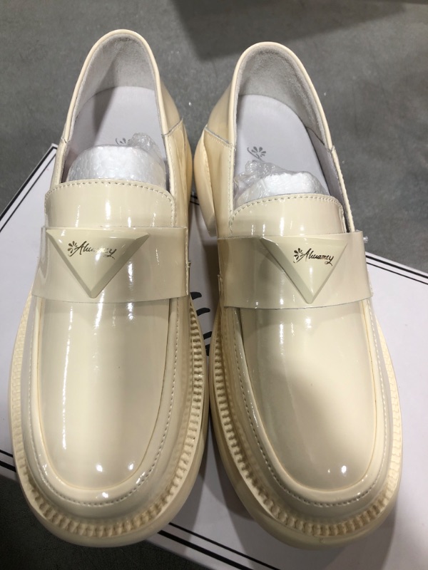 Photo 2 of Ahuamty Womens Carolynn Lug Sole Loafer Shoes 8 Wide White