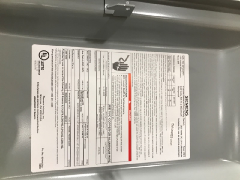 Photo 4 of SIEMENS GF323NR 100 Amp, 3 Pole, 240-Volt, 4 Wire, Fused, General Duty, Outdoor Rated & HF322N 60-Amp 3 Pole 240-volt 4 Wire Fused Heavy Duty Safety Switches