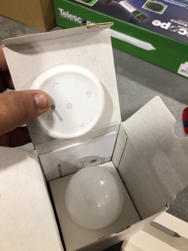 Photo 1 of LED LIGHT BULB 