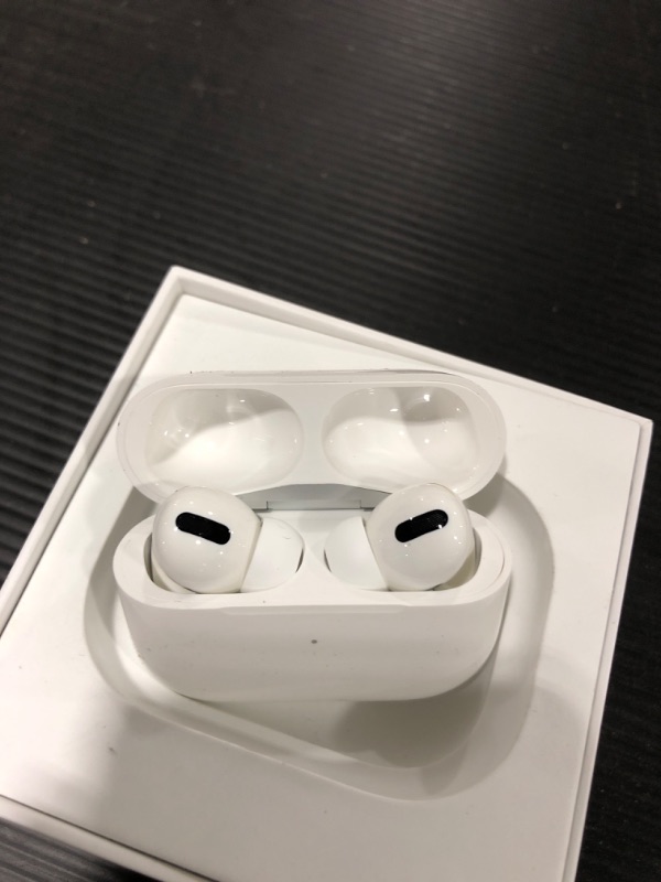 Photo 3 of Apple AirPods Pro (1st Generation)