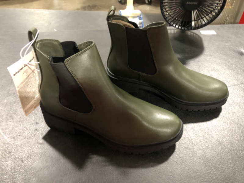 Photo 3 of Amazon Essentials Women's Combat Chelsea Boot  size 12 