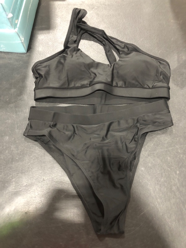 Photo 1 of Bikini Medium