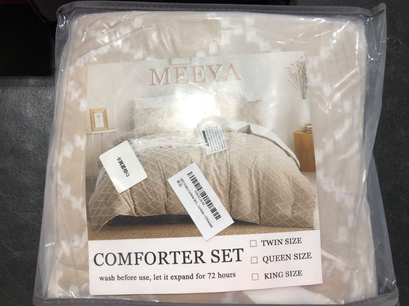 Photo 2 of MEEYA Boho Comforter Set Queen, Khaki Tufted Comforter Set Queen Size, Shabby Chic All Season Bedding Comforter, 3 Pieces Geometric Bed Set (1 Queen Comforter + 2 Pillowcases)… Earth Khaki Full / Queen (90''x 90'')