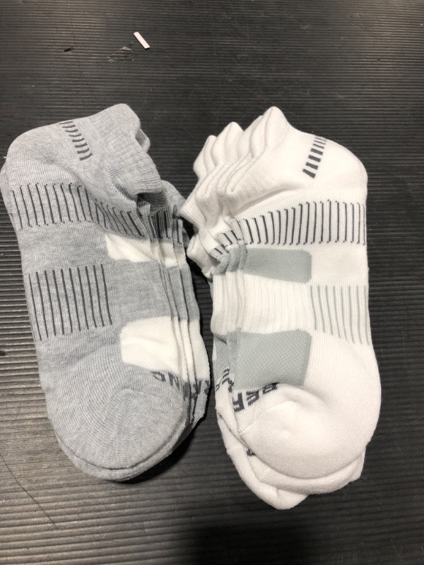 Photo 1 of BERING Women's Performance Athletic Ankle Running Socks (6 Pairs) 9-11 White/Grey