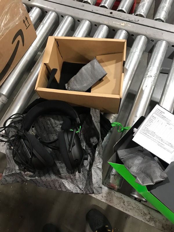 Photo 1 of Razer BlackShark V2 Gaming Headset: THX 7.1 Spatial Surround Sound - 50mm Drivers - Detachable Mic - PC, PS4, PS5, Switch, Xbox One, Xbox Series X & S, Mobile - 3.5 mm Audio Jack & USB DAC - Black Classic Black