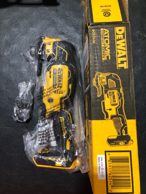 Photo 2 of [TOOL ONLY] DEWALT ATOMIC 20V MAX* Oscillating Tool, Cordless, Oscillating, Tool only (DCS354B)