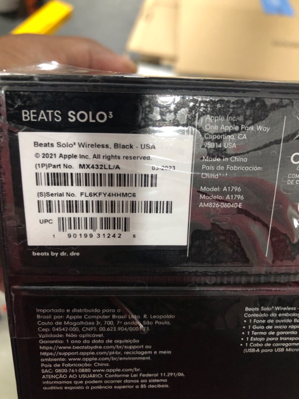 Photo 3 of Beats Solo&#179; Bluetooth Wireless All-Day On-Ear Headphones - Black