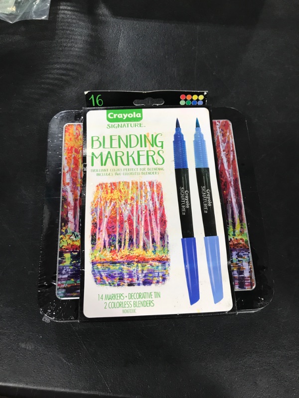 Photo 1 of Crayola Signature Blending Markers 14-Markers 2-Colorless Blenders 