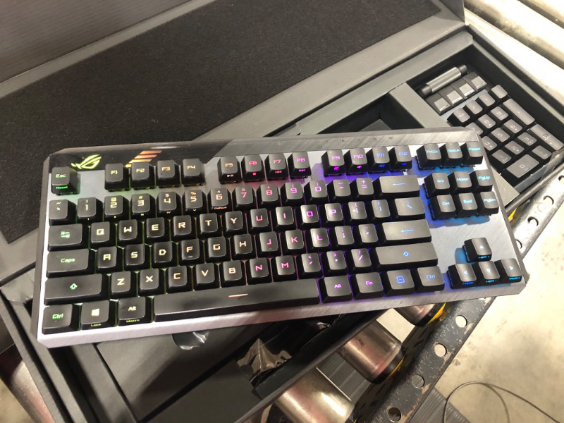 Photo 3 of SUS ROG Claymore II Wireless Modular Gaming Mechanical Keyboard