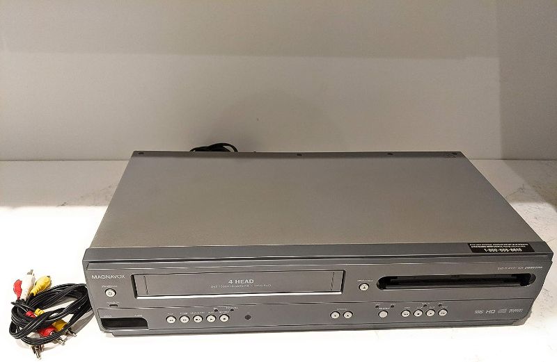 Photo 1 of Magnavox MWD2206 DVD/VCR Combination Player
