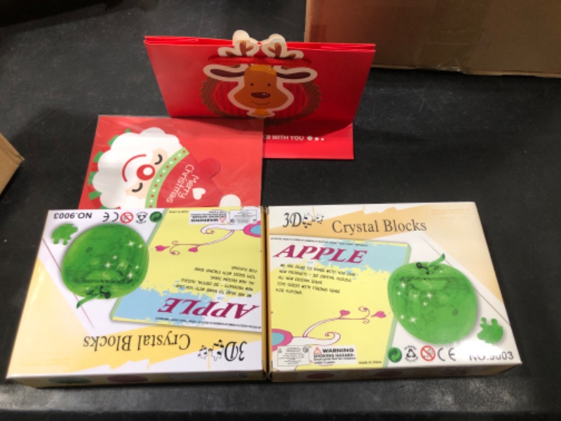Photo 1 of 3D Puzzle Crystal Apple Plastic DIY Educational Toys Box?Red and White?