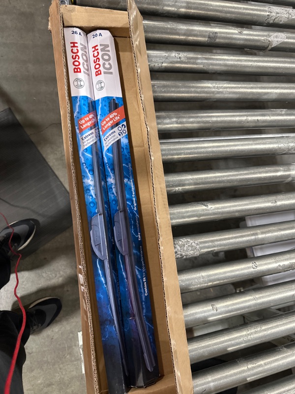 Photo 2 of Bosch ICON Wiper Blades 26A20A (Set of 2) Fits Acura: 19-14 MDX, Ford: 14-07 Edge, Toyota: 19 Avalon, 18-19 Carmy, Volkswagen: 14-09 Routan +More, Up to 40% Longer Life, Frustration Free Packaging 26A and 20A Frustration Free Combo Wiper Blades