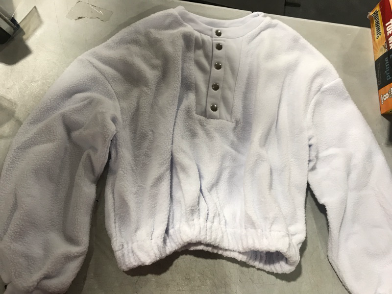 Photo 1 of (M) Women's White Long Sleeve Sweater