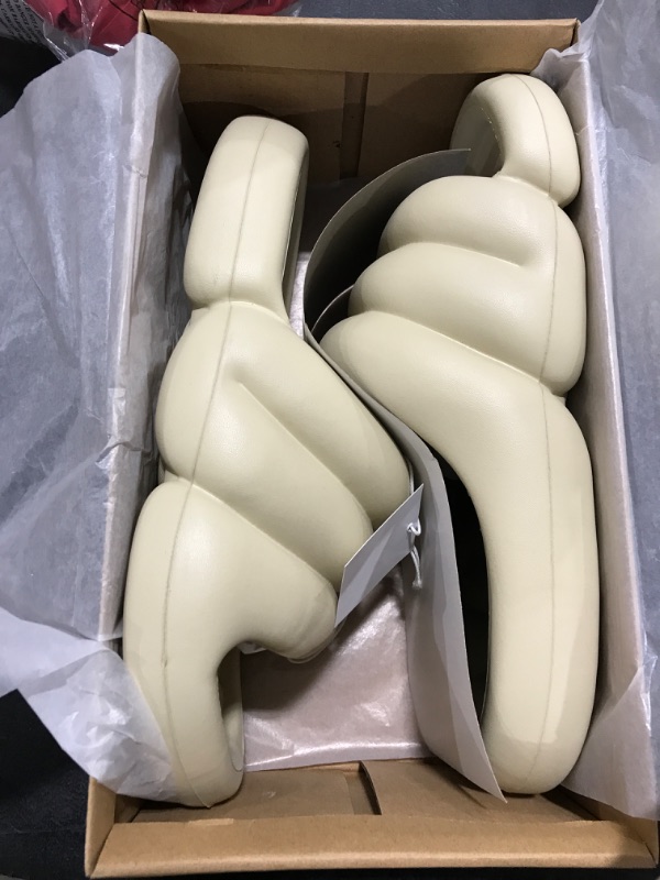 Photo 1 of ASTRO CREAM SIZE 10 