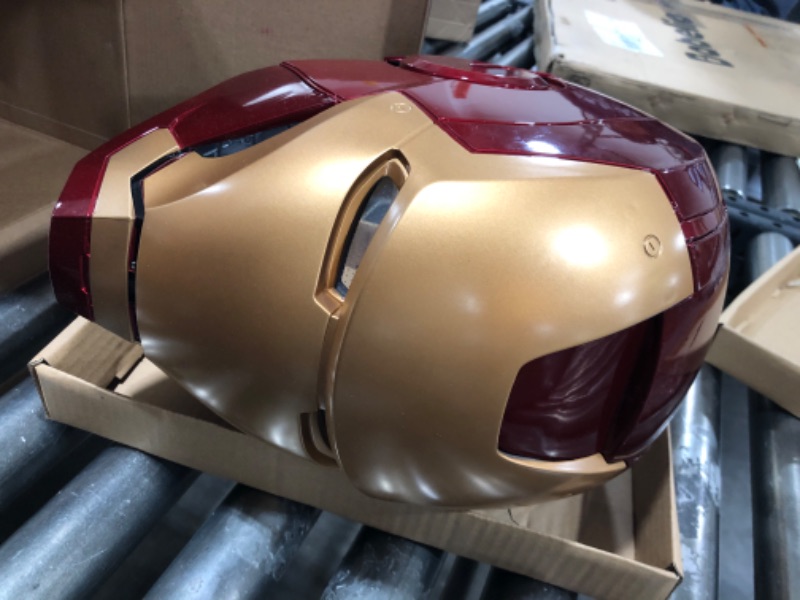 Photo 2 of Avengers Marvel Legends Iron Man Electronic Helmet 