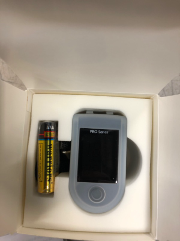 Photo 3 of Zacurate Pro Series 500DL Fingertip Pulse Oximeter Blood Oxygen Saturation Monitor with Silicon Cover