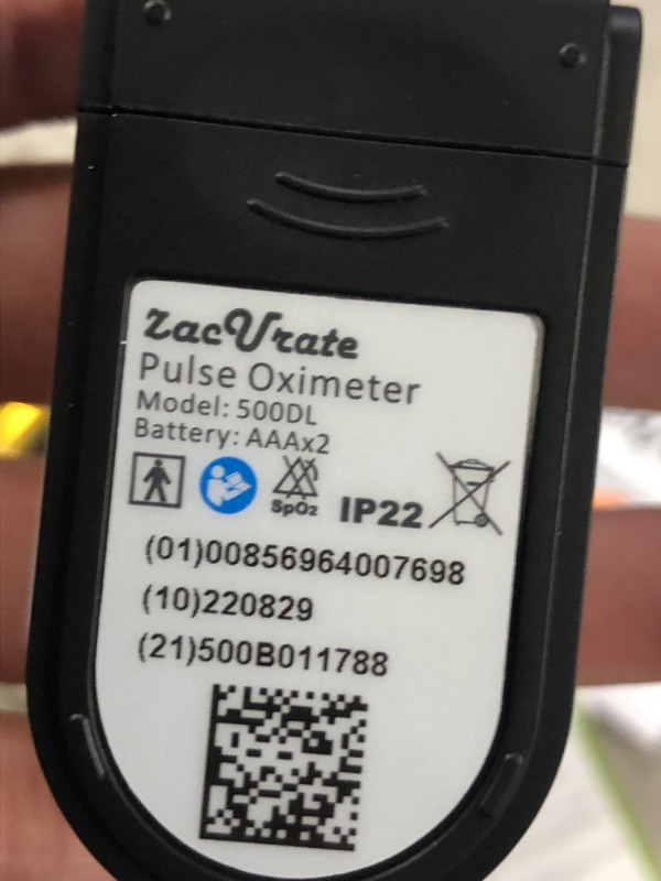 Photo 5 of Zacurate Pro Series 500DL Fingertip Pulse Oximeter Blood Oxygen Saturation Monitor with Silicon Cover