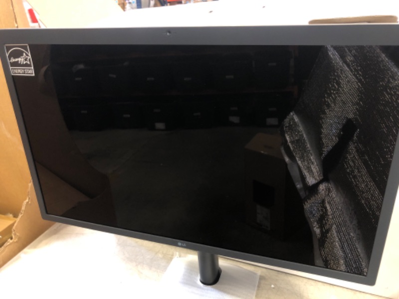 Photo 4 of LG 27MD5KL-B 27 Inch UltraFine 5K (5120 x 2880) IPS Display with macOS Compatibility, DCI-P3 99% Color Gamut and Thunderbolt 3 Port, Black 27 Inches