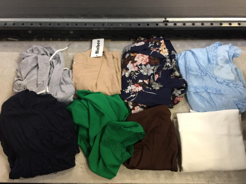 Photo 2 of BAG LOT...  WOMENS CLOTHING. VARIOUS STYLES AND SIZES NEW AND USED SOLD AS IS.