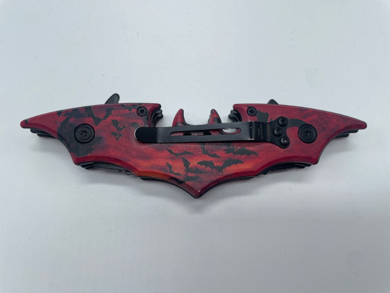 Photo 3 of RED AND BLACK  Batman Folding Dual Double Blade Assisted Open Pocket Knife W/ Belt Clip  NEW
