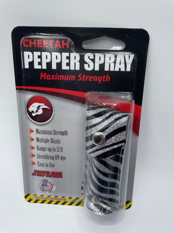 Photo 2 of cheetah Pepper Spray Maximum Strength w/Key-Chain Case Self Defense Security Zebra White/Black
