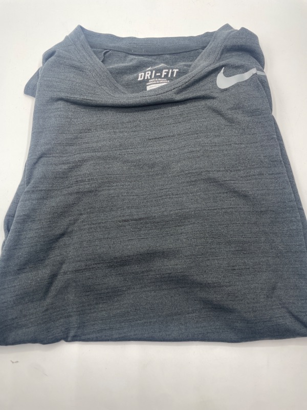 Photo 2 of nike dry fit size small