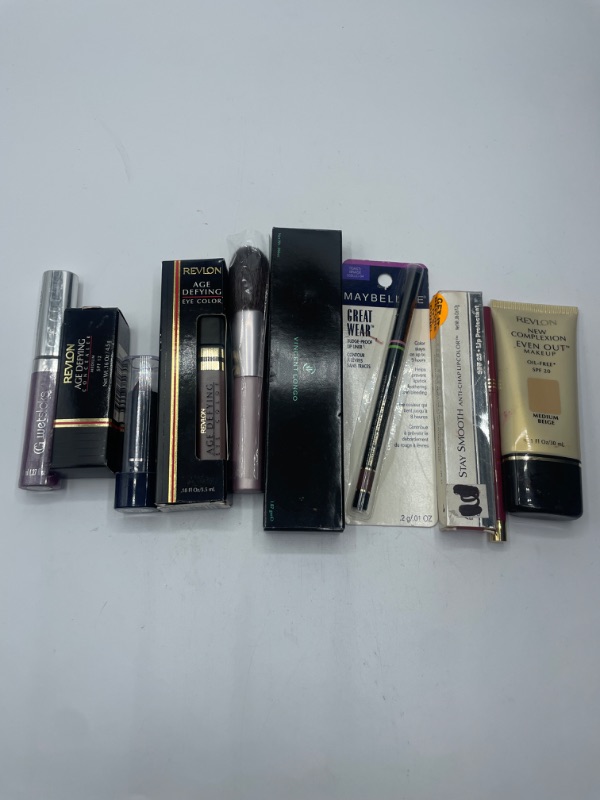 Photo 2 of Miscellaneous variety makeup brand Name cosmetics including ( Maybelline , Revlon ,It Style, Vincent longo & DISCONTINUED MAKEUP ITEMS)