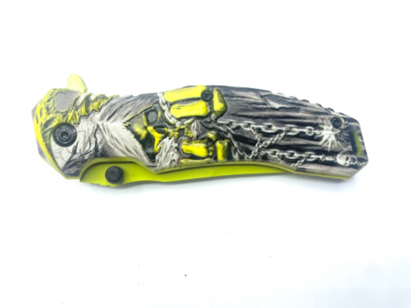 Photo 1 of Yellow Skull Holding Chains Folder Pocket Knife New