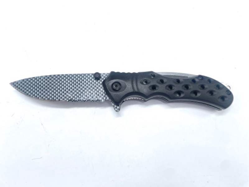 Photo 2 of Black Pocket Knife With Gray Checkered Blade New