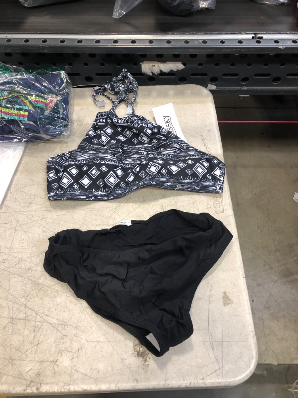 Photo 1 of 2 PC BLACK AND WHITE TEEN BIKINI SET ( SIZE:SM ) 