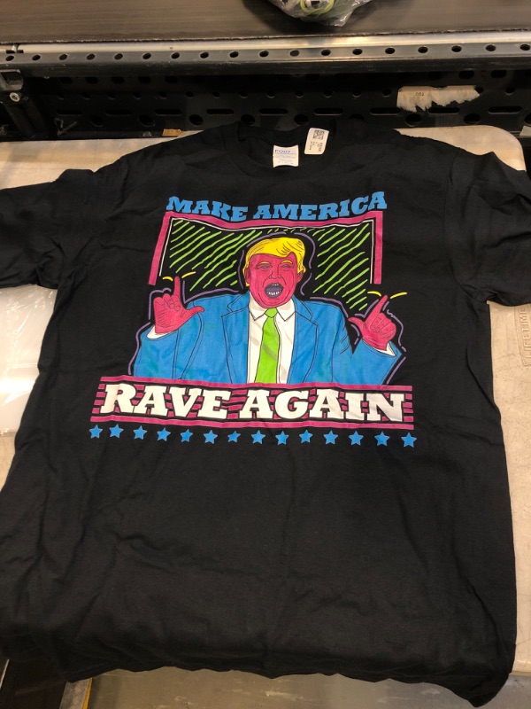 Photo 1 of ( MAKE AMERICA RAVE AGAIN ) BLACK T SHIRT ( SIZE :MED) 