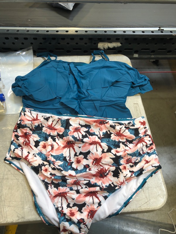 Photo 1 of 2 PC WOMENS TEAL SWIM TOP WITH FLORAL BOTTOMS ( SIZE :XXXL) 