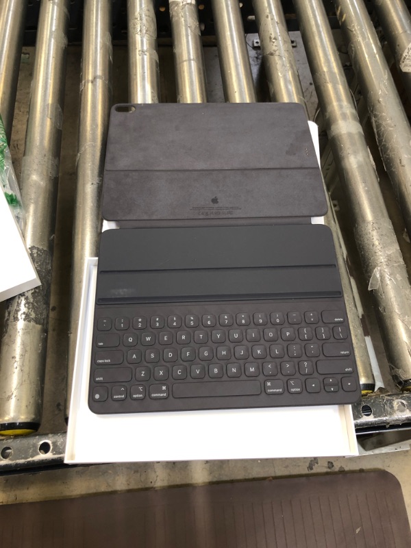 Photo 2 of Apple Smart Keyboard Folio (for 12.9-inch iPad Pro, 3rd Generation) - US English US English Black