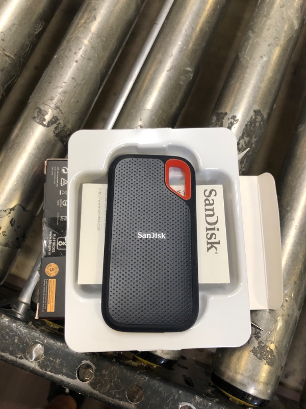 Photo 2 of SanDisk 2TB Extreme Portable SSD - Up to 1050MB/s - USB-C, USB 3.2 Gen 2 - External Solid State Drive - SDSSDE61-2T00-G25 2TB SSD