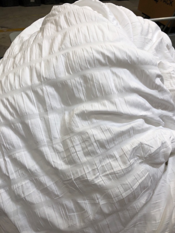 Photo 2 of all seasons white queen comforter