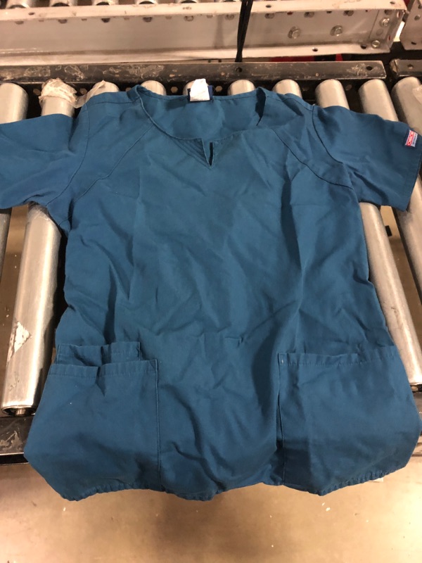 Photo 1 of CHEROKEE  V-NECK WOMEN SCRUBS SIZE SMALL 