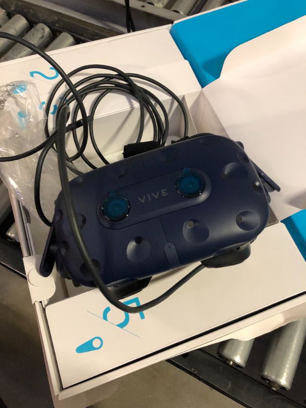 Photo 9 of HTC VIVE Pro Virtual Reality System