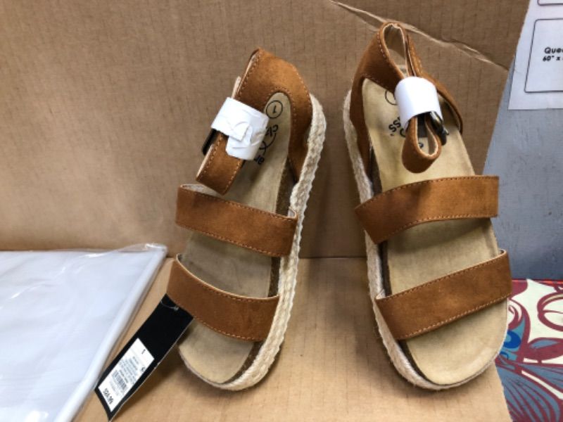 Photo 2 of size 1--*-Girls' Agatha Footbed Sandals - Art Class Cognac 1, Red