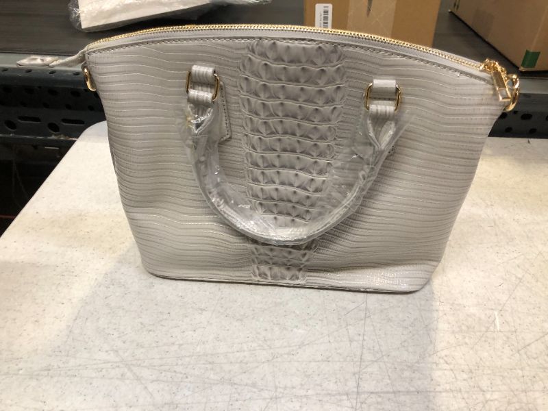 Photo 2 of GENERIC WOMENS PURSE